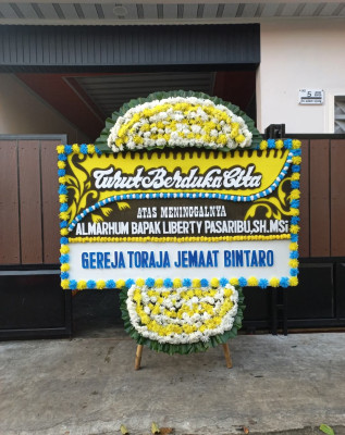 Papan Bunga Duka di Padang Tualang